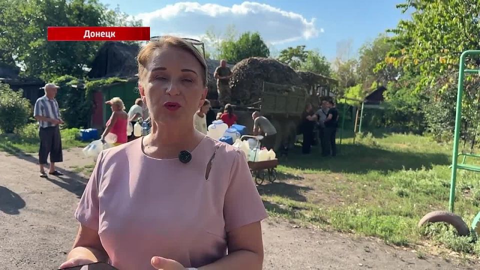 Депутат НС ДНР отреагировала на жалобы граждан и совместно с военнослужащими доставила воду людям