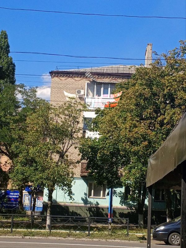 Последствия атаки дрона в центре Горловки Последствия атаки дрона в центре Горловки