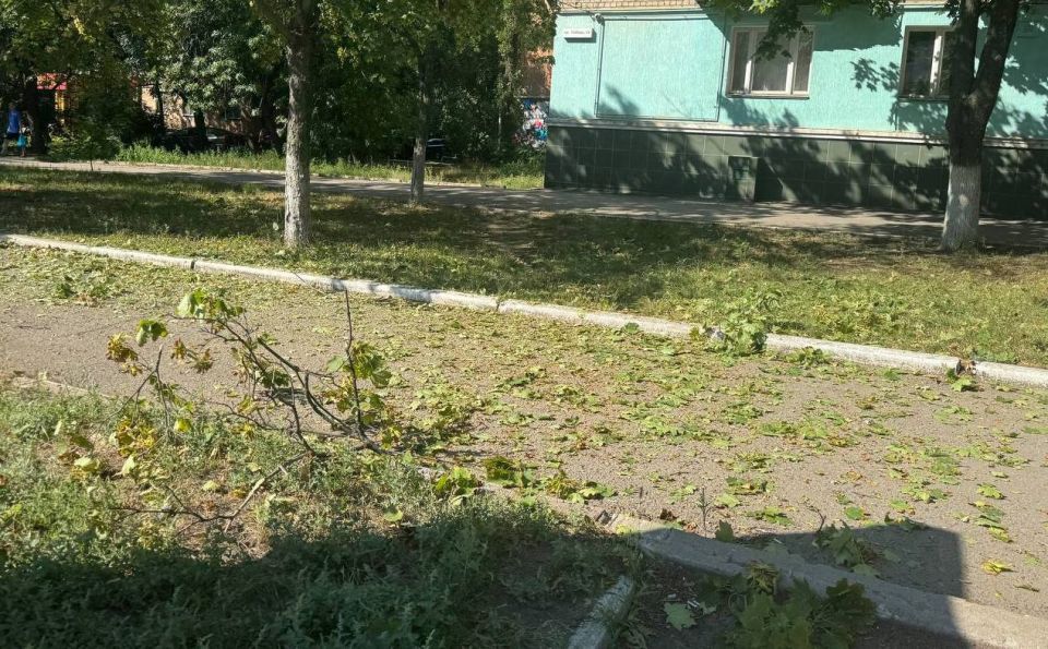 Последствия атаки дрона в центре Горловки Последствия атаки дрона в центре Горловки