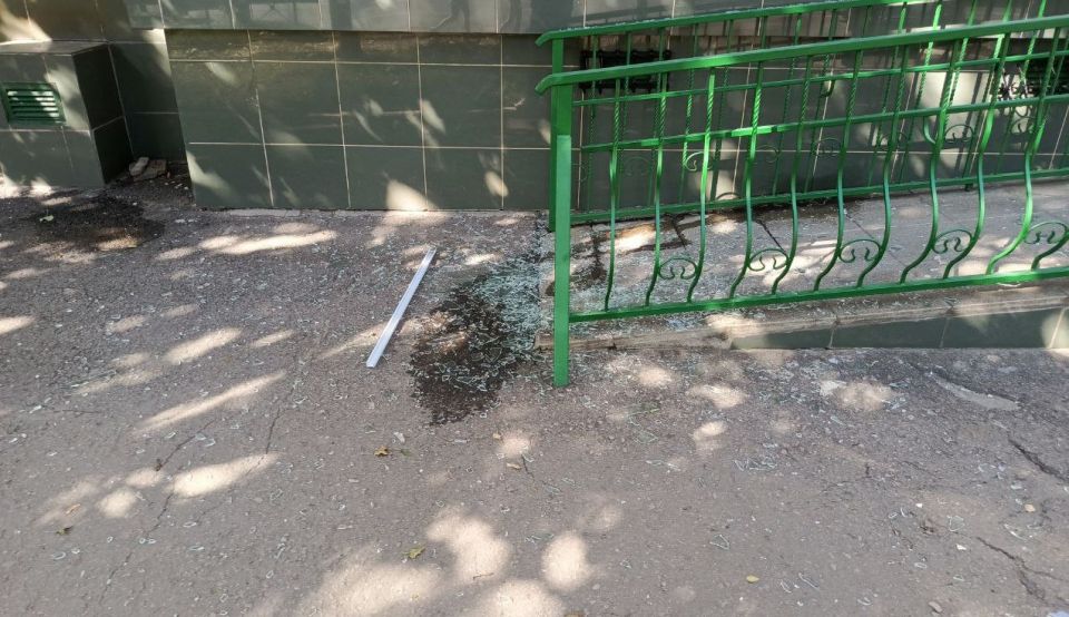 Последствия атаки дрона в центре Горловки Последствия атаки дрона в центре Горловки