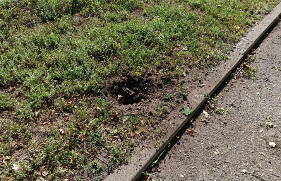 Последствия атаки дрона в центре Горловки Последствия атаки дрона в центре Горловки