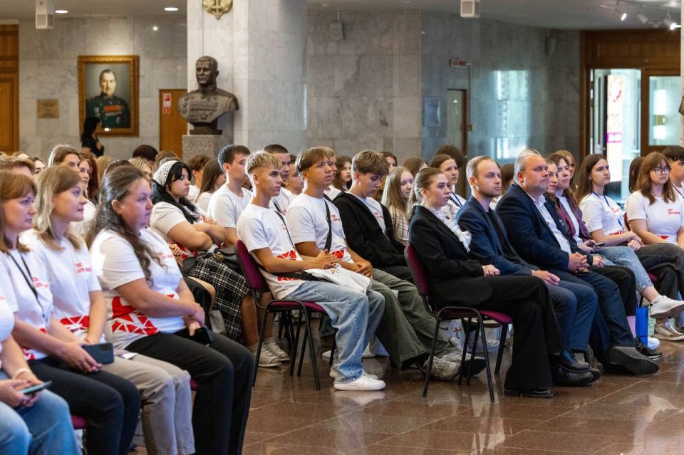 Дважды победители: Минэнерго России организовало патриотическую экскурсию для школьников из Горловки Дважды победители: Минэнерго России организовало патриотическую экскурсию для школьников из Горловки