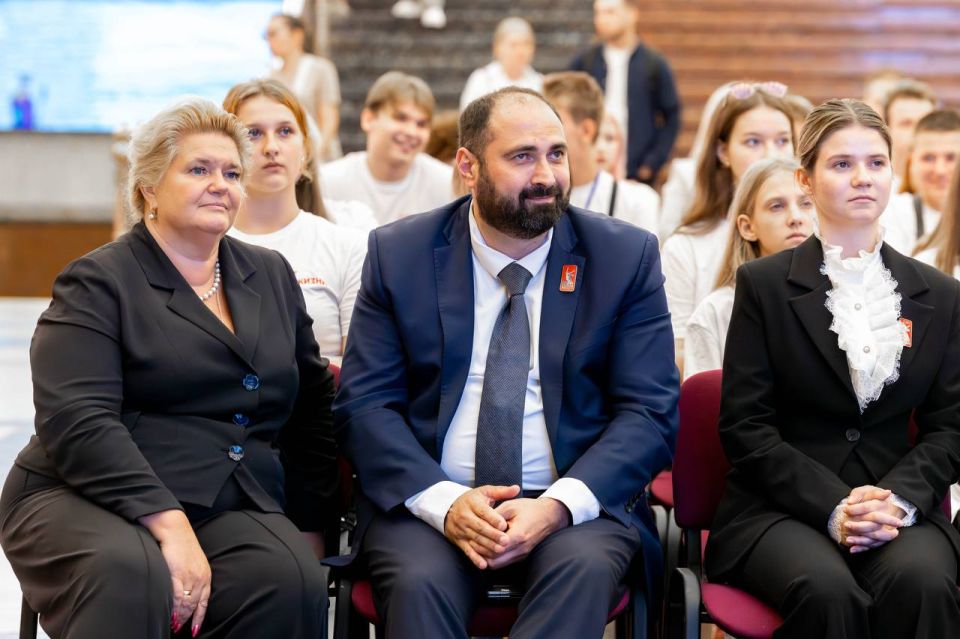 Дважды победители: Минэнерго России организовало патриотическую экскурсию для школьников из Горловки Дважды победители: Минэнерго России организовало патриотическую экскурсию для школьников из Горловки