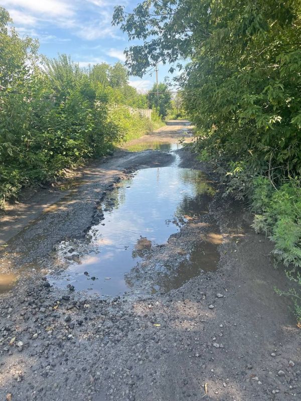 Денис Машков: По поручению Главы ДНР, секретаря Донецкого регионального отделения «Единой России» Дениса Пушилина, мы с коллегами, продолжаем выезжать по обращениям граждан и контролировать устранение порывов сетей... Денис Машков: По поручению Главы ДНР, секретаря Донецкого регионального отделения «Единой России» Дениса Пушилина, мы с коллегами, продолжаем выезжать по обращениям граждан и контролировать устранение порывов сетей...