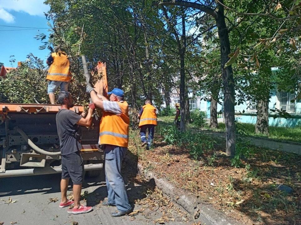 МУП «Простор» ежедневно выполняет все необходимые работы по содержанию городских улиц МУП «Простор» ежедневно выполняет все необходимые работы по содержанию городских улиц