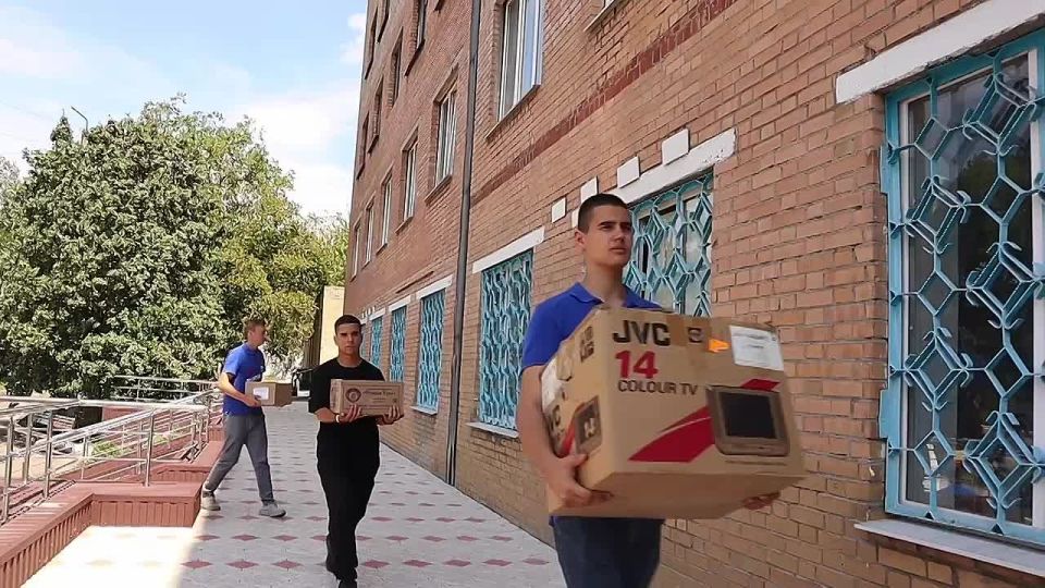 Молодёжка посетила детский социальный центр