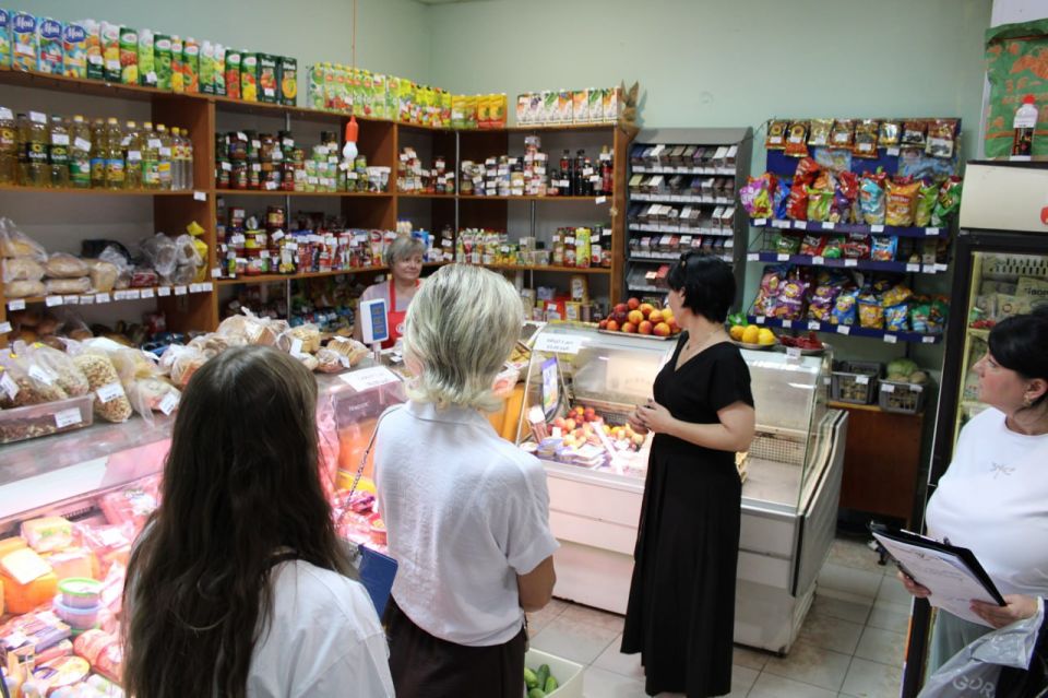 Иван Приходько: Активисты Народного контроля проверили ряд магазинов Горловки на предмет наличия в продаже разливной воды и соблюдение цен на нее Иван Приходько: Активисты Народного контроля проверили ряд магазинов Горловки на предмет наличия в продаже разливной воды и соблюдение цен на нее