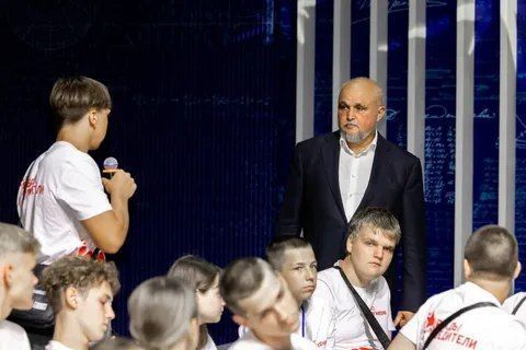 Разговор на равных: Российский министр энергетики встретился с учащимися из Горловки Разговор на равных: Российский министр энергетики встретился с учащимися из Горловки