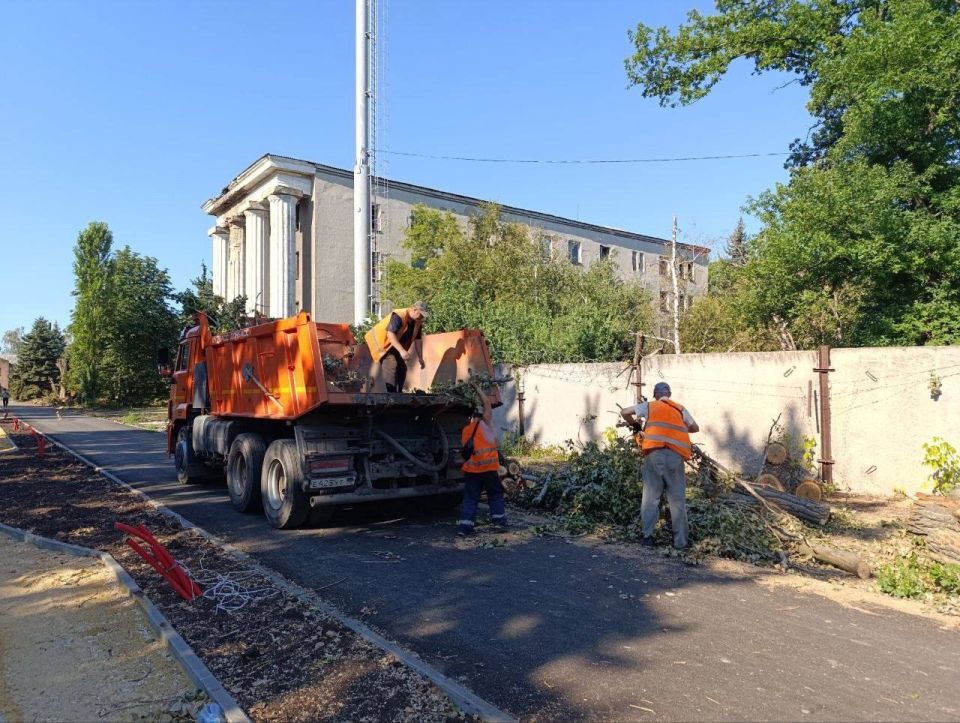 МУП «Простор» ежедневно выполняет все необходимые работы по содержанию городских улиц МУП «Простор» ежедневно выполняет все необходимые работы по содержанию городских улиц