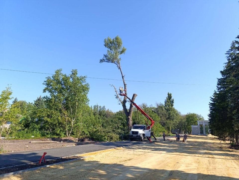 МУП «Простор» ежедневно выполняет все необходимые работы по содержанию городских улиц МУП «Простор» ежедневно выполняет все необходимые работы по содержанию городских улиц