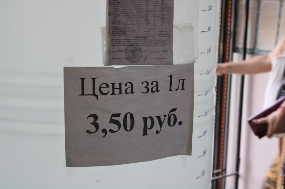 Иван Приходько: Активисты Народного контроля проверили ряд магазинов Горловки на предмет наличия в продаже разливной воды и соблюдение цен на нее Иван Приходько: Активисты Народного контроля проверили ряд магазинов Горловки на предмет наличия в продаже разливной воды и соблюдение цен на нее