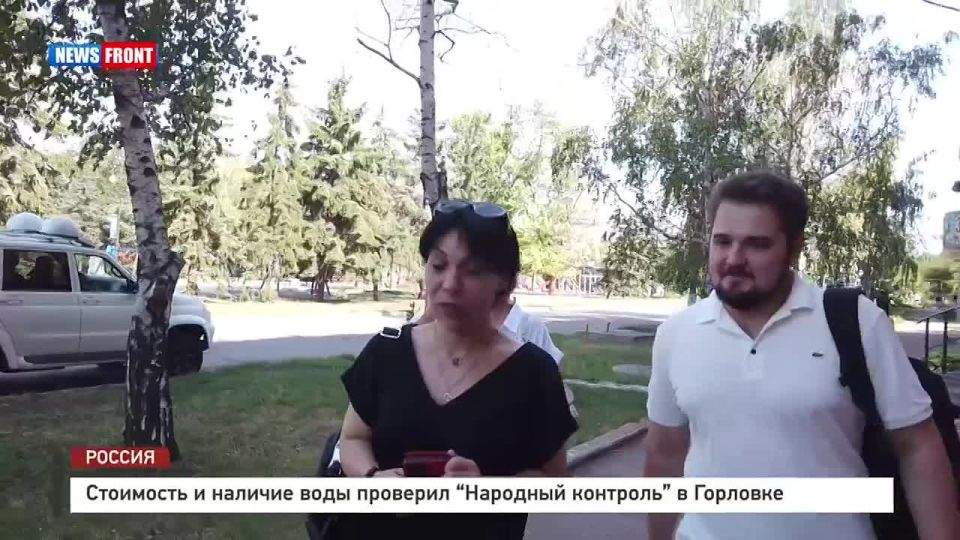 Сегодня активисты местного комитета "Народного контроля" посетили несколько магазинов, расположенных в Центрально-Городском районе Горловки, чтобы проверить наличие в продаже питьевой воды и цены на неё