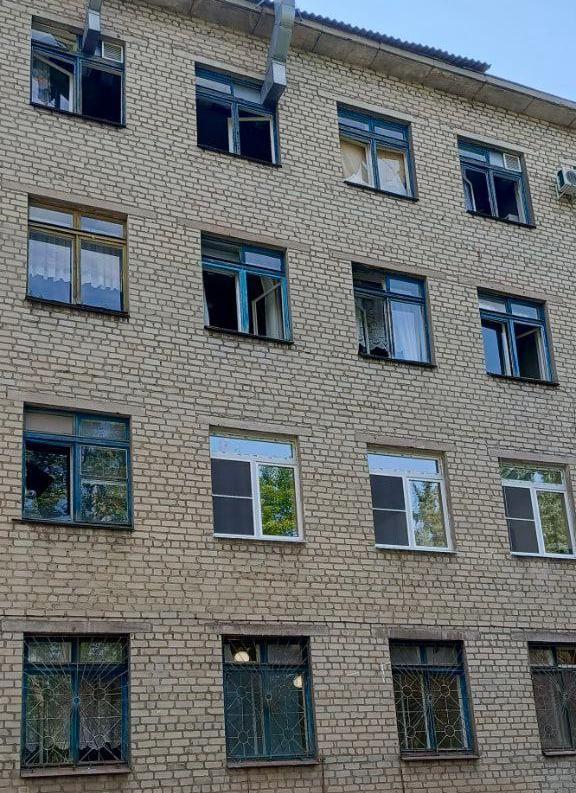 Кузбасс восстановит остекление в 6 объектах социального назначения в Горловке