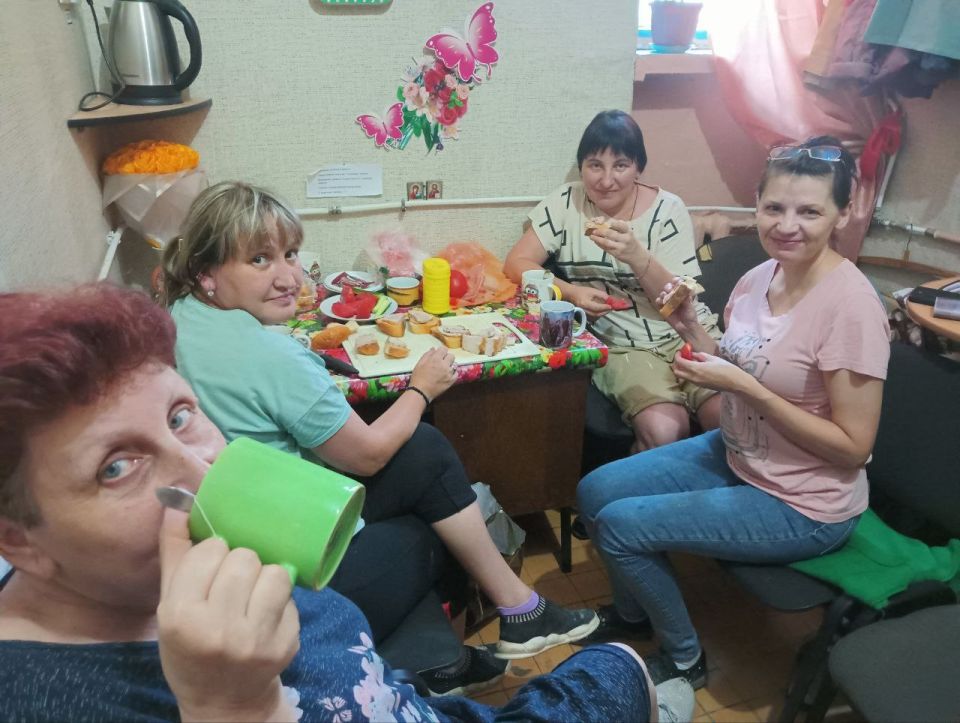 Роман Конев: В Центрально-Городском районе Горловки продолжается акция «Добрые соседи» Роман Конев: В Центрально-Городском районе Горловки продолжается акция «Добрые соседи»