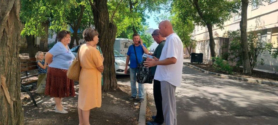 Андрей Крамар: Бьемся за воду, а параллельно работаем над устранением и других коммунальных проблем, о которых получаем сигналы: всю прошлую неделю нашим депутатским коллективом ЛДПР в Народном Совете и в наших... Андрей Крамар: Бьемся за воду, а параллельно работаем над устранением и других коммунальных проблем, о которых получаем сигналы: всю прошлую неделю нашим депутатским коллективом ЛДПР в Народном Совете и в наших...