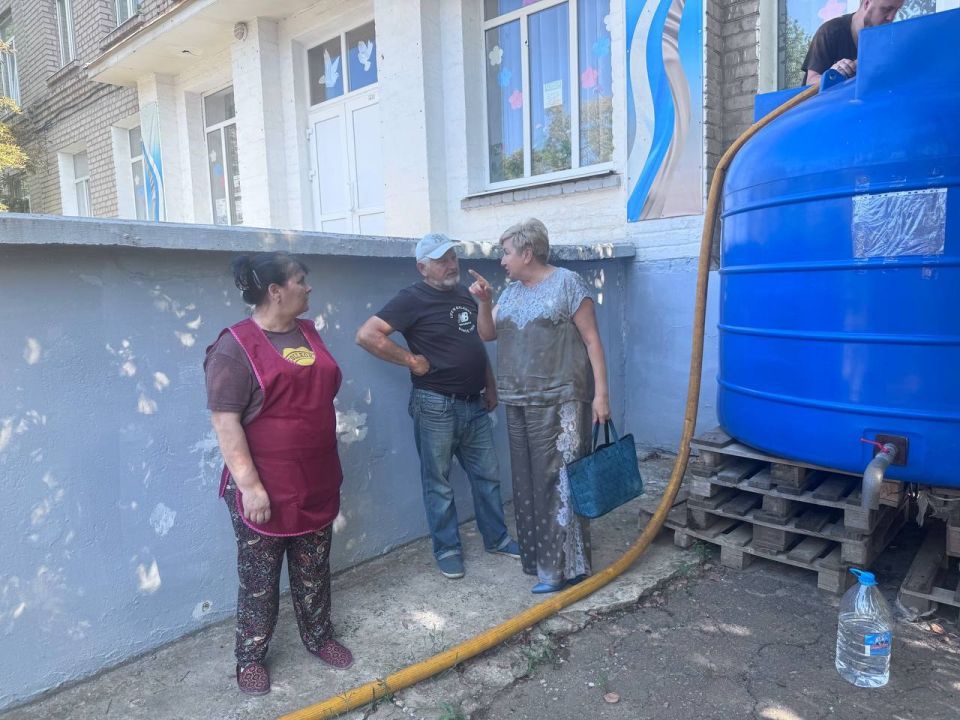 Роман Конев: 11 августа 2025 года во исполнение поручения Главы Донецкой Народной Республики Дениса Пушилина заместитель председателя Горловского городского совета Наталия Ботвина провела встречу с трудовым коллективом в... Роман Конев: 11 августа 2025 года во исполнение поручения Главы Донецкой Народной Республики Дениса Пушилина заместитель председателя Горловского городского совета Наталия Ботвина провела встречу с трудовым коллективом в...