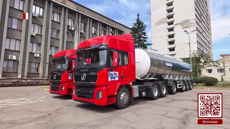 В Енакиево прибыли водовозы от Ленинградской области