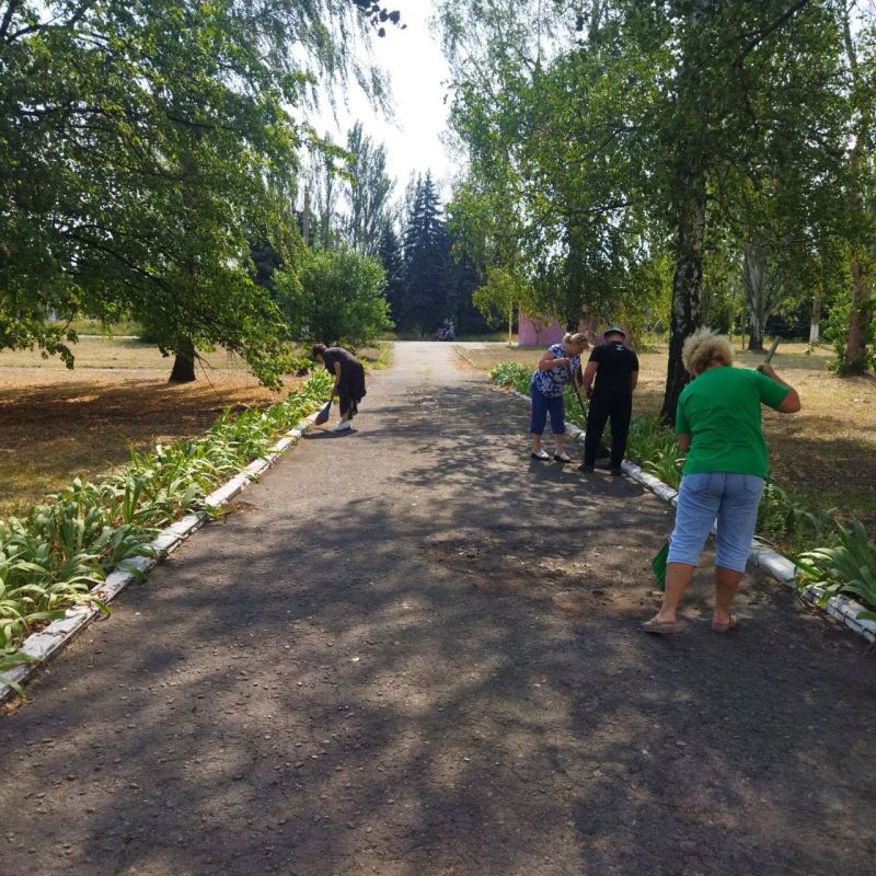 Иван Приходько: Партийцы Единой России Калининского района Горловки поддерживают масштабный всероссийский партийный проект «Единой России» «Городская среда» Иван Приходько: Партийцы Единой России Калининского района Горловки поддерживают масштабный всероссийский партийный проект «Единой России» «Городская среда»