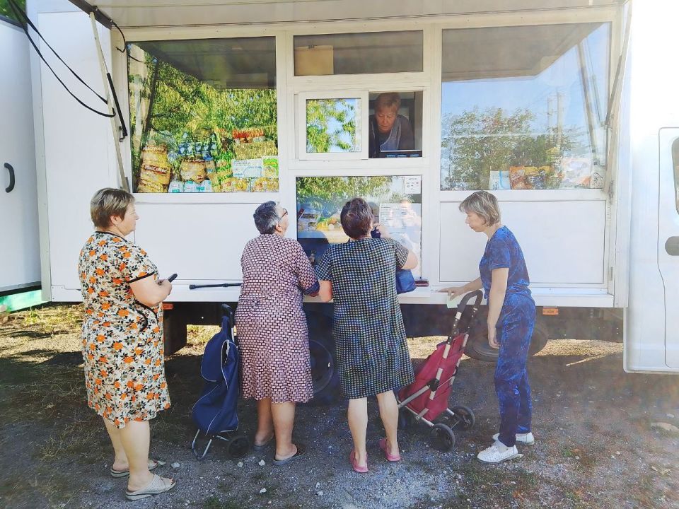 С 9 по 12 августа 2025 года осуществлена выездная торговля с использованием автомагазинов в населенных пунктах городских округов Докучаевск, Горловка, Мариуполь, Харцызск на территории г С 9 по 12 августа 2025 года осуществлена выездная торговля с использованием автомагазинов в населенных пунктах городских округов Докучаевск, Горловка, Мариуполь, Харцызск на территории г