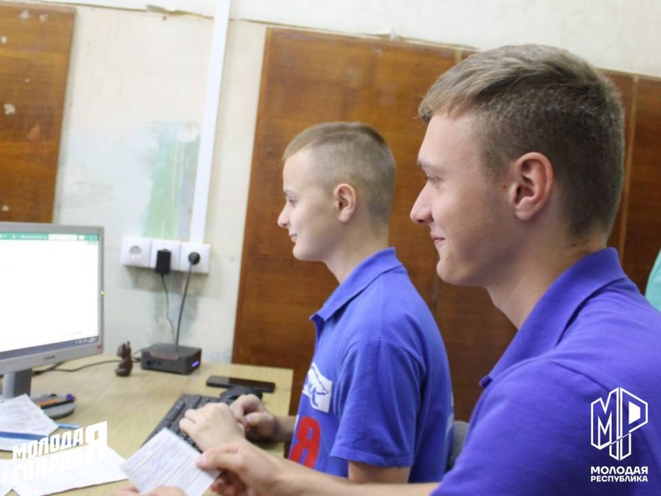 Молодёжка Горловки продолжает помогать медикам в больнице Молодёжка Горловки продолжает помогать медикам в больнице