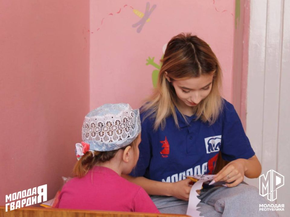 Молодёжка Горловки продолжает помогать медикам в больнице