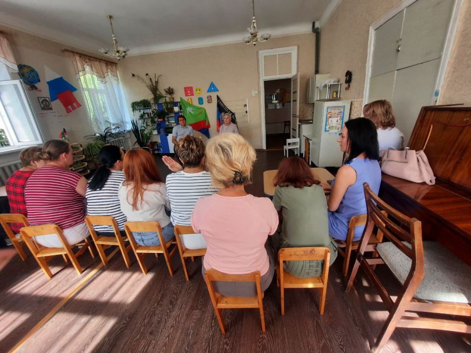 Состоялась встреча руководителя Управы Калининского внутригородского района города Горловка администрации городского округа Горловка с трудовым коллективом Состоялась встреча руководителя Управы Калининского внутригородского района города Горловка администрации городского округа Горловка с трудовым коллективом