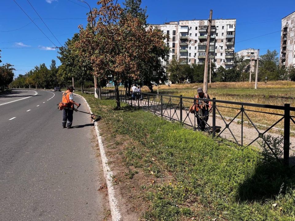 МУП «Простор» ежедневно выполняет все необходимые работы по содержанию городских улиц МУП «Простор» ежедневно выполняет все необходимые работы по содержанию городских улиц