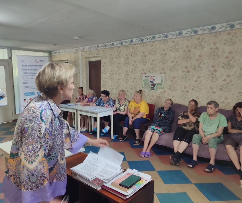 Иван Приходько: Горловский центр занятости продолжает оказывать помощь жителям, эвакуированным из освобождённых территорий в рамках партийного проекта «Моя карьера с Единой Россией»