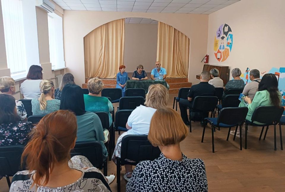 Иван Приходько: В Горловке реализуется партийный проект Единой России «Новая школа» Иван Приходько: В Горловке реализуется партийный проект Единой России «Новая школа»