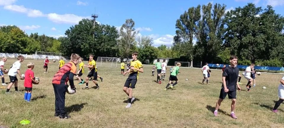 Иван Приходько: В рамках реализации партийного проекта Единой России «Детский спорт» в Горловке проведен мастер-класс по футболу Иван Приходько: В рамках реализации партийного проекта Единой России «Детский спорт» в Горловке проведен мастер-класс по футболу