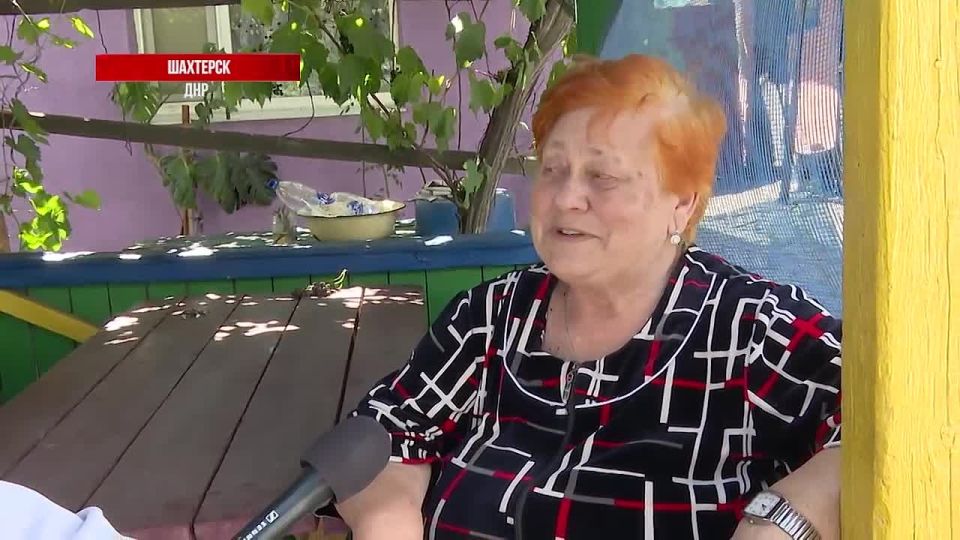 В Шахтерске продолжают устанавливать емкости с водой