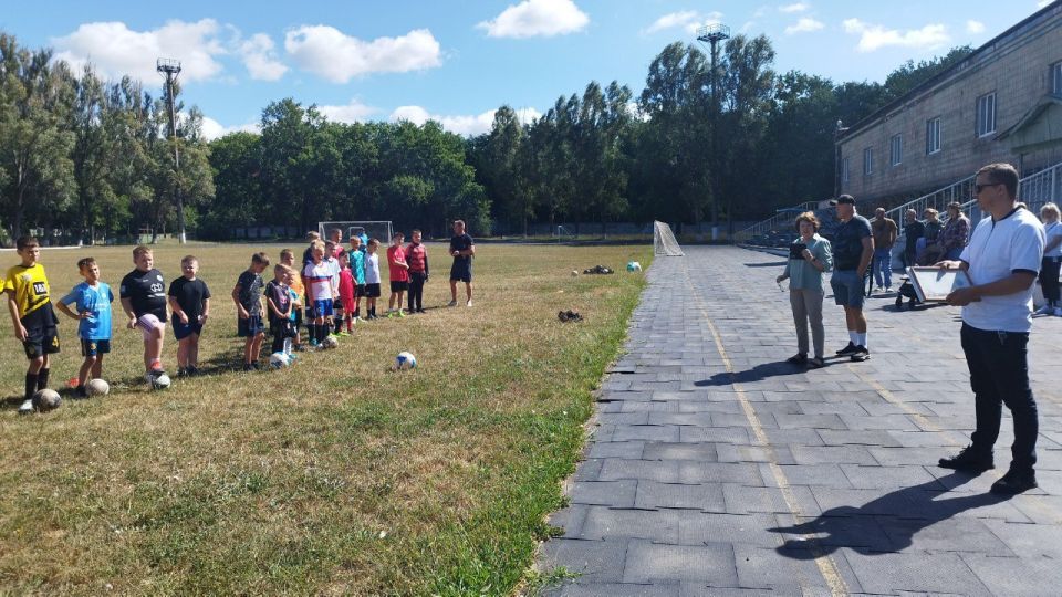 Иван Приходько: В рамках реализации партийного проекта Единой России «Детский спорт» в Горловке проведен мастер-класс по футболу