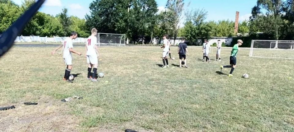 Иван Приходько: В рамках реализации партийного проекта Единой России «Детский спорт» в Горловке проведен мастер-класс по футболу Иван Приходько: В рамках реализации партийного проекта Единой России «Детский спорт» в Горловке проведен мастер-класс по футболу