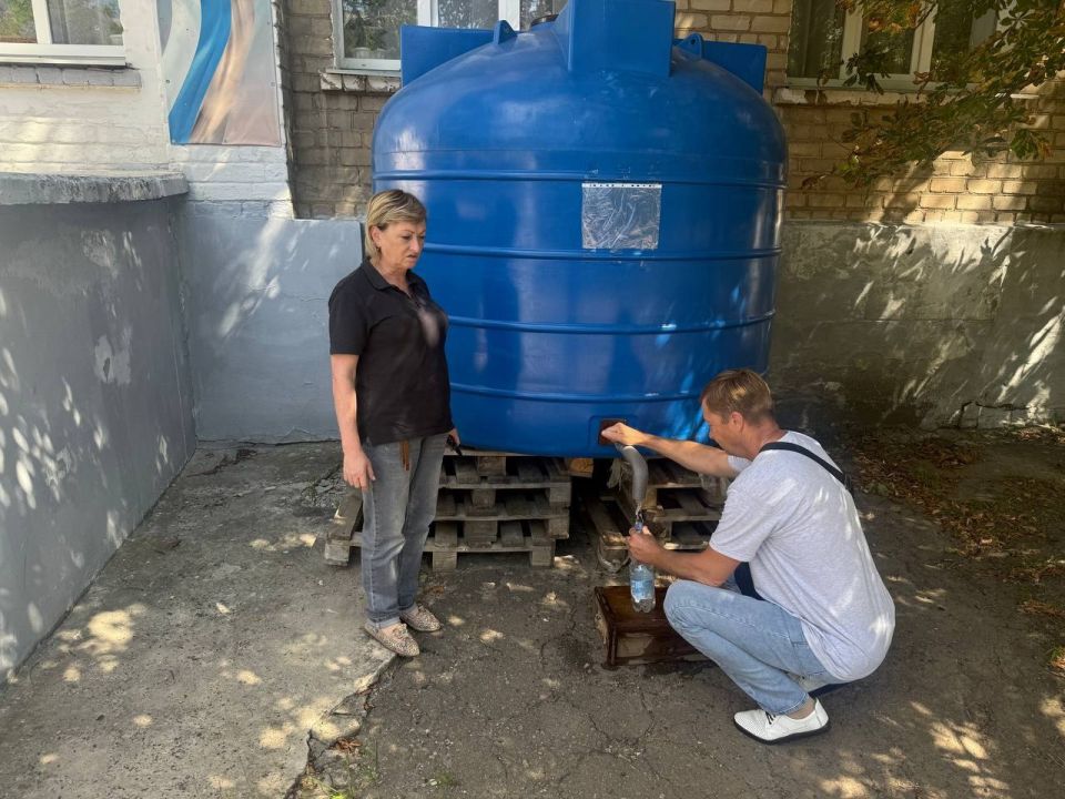 Роман Конев: 15 августа 2025 года, в стремлении обеспечить жителей города Горловка водой, депутаты городского Совета Светлана Евсеенко, Елена Кузьмина, Павел Калфакчиян совместно с Главой Донецкой Народной Республики Денисом...