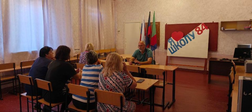 Роман Конев: 18 августа 2025 года, депутаты городского Совета Олег Сладкевич, Александр Кунов, Сергей Третьяков во исполнение поручения Главы Донецкой Народной Республики развезли воду и посетили места подвоза воды