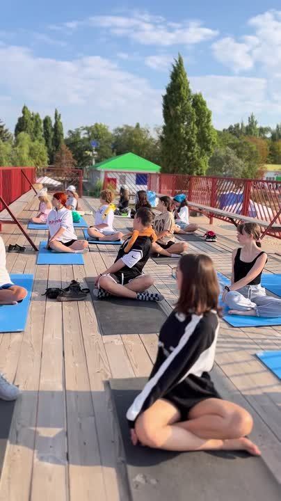 Ребята из Горловки продолжают летний отдых в детском лагере «Спутник» на побережье Азовского моря