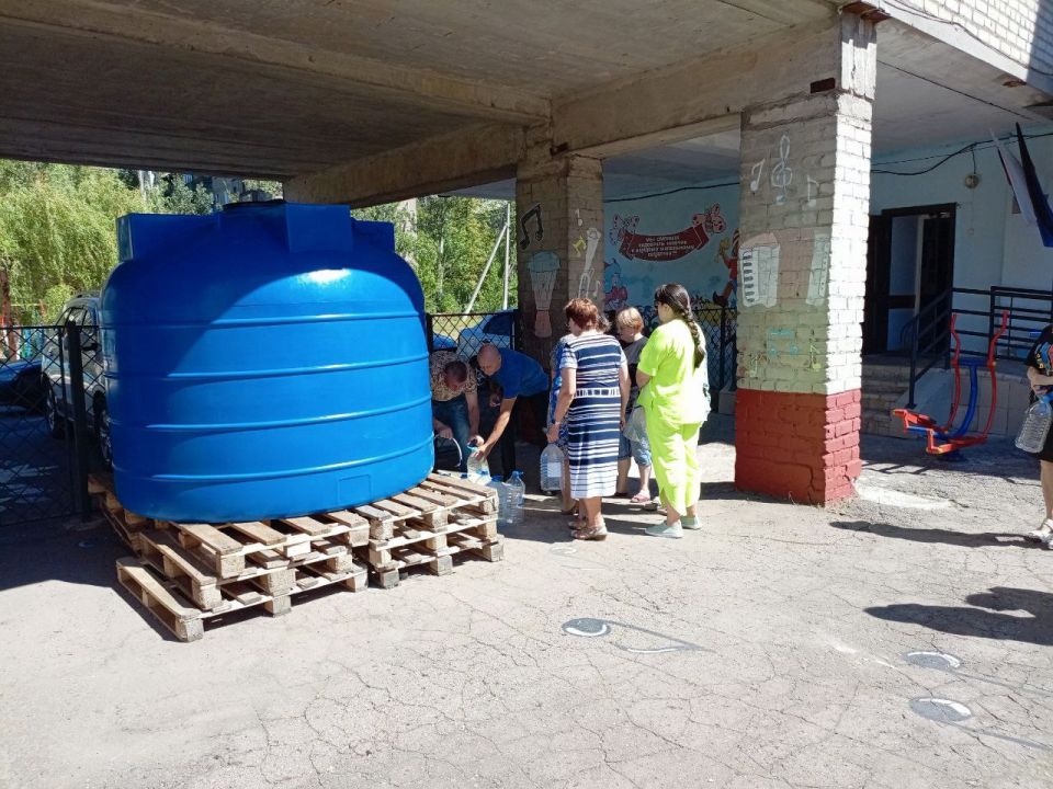 Роман Конев: 19 августа 2025 года депутат городского Совета Геннадий Маюров во исполнение поручения Главы Донецкой Народной Республики посетил места подвоза воды Роман Конев: 19 августа 2025 года депутат городского Совета Геннадий Маюров во исполнение поручения Главы Донецкой Народной Республики посетил места подвоза воды