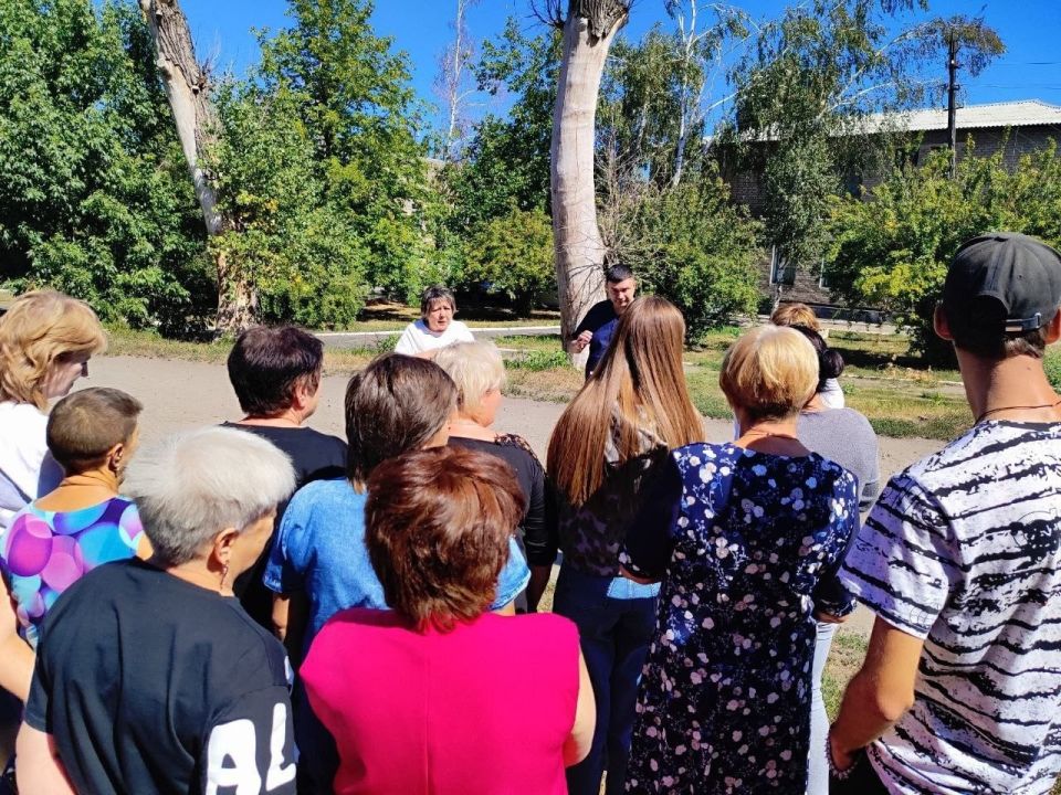 Роман Конев: ВСТРЕЧИ С НАСЕЛЕНИЕМ. 19 августа 2025 года депутаты Горловского городского совета от фракции «Единая Россия» - Павел Калфакчиян, Максим Лебедев, Наталия Ботвина, Эдуард Полепкин, Елена Кузьмина, Алексей Костин... Роман Конев: ВСТРЕЧИ С НАСЕЛЕНИЕМ. 19 августа 2025 года депутаты Горловского городского совета от фракции «Единая Россия» - Павел Калфакчиян, Максим Лебедев, Наталия Ботвина, Эдуард Полепкин, Елена Кузьмина, Алексей Костин...