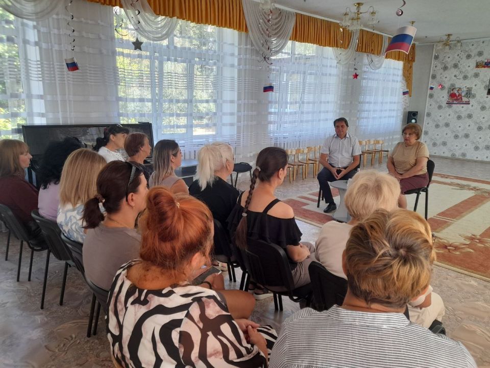 Роман Конев: ВСТРЕЧИ С НАСЕЛЕНИЕМ. 19 августа 2025 года депутаты Горловского городского совета от фракции «Единая Россия» - Павел Калфакчиян, Андрей Костюк, София Потапова, Олег Сладкевич, Сергей Третьяков, Нелля Якуненко... Роман Конев: ВСТРЕЧИ С НАСЕЛЕНИЕМ. 19 августа 2025 года депутаты Горловского городского совета от фракции «Единая Россия» - Павел Калфакчиян, Андрей Костюк, София Потапова, Олег Сладкевич, Сергей Третьяков, Нелля Якуненко...