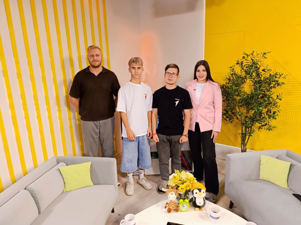 #НашиГости. Сегодня мы пообщались с Богданом Кононенко — Координатором муниципалитетов Движения Первых в ДНР, Куратором акции «Эстафета Добра» и Юрием Кривошеевым - Активистом горловского штаба Движения Первых ДНР, активный...