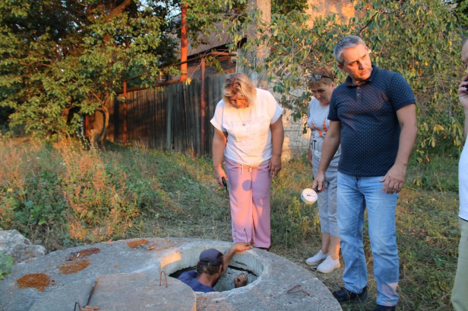 Иван Приходько: Дорогие друзья. Как и обещал во время проведения прямого эфира сегодня, 20 августа, был проведен рейд по использованию воды в частном секторе одного из поселков в Центрально-Городском районе Горловки Иван Приходько: Дорогие друзья. Как и обещал во время проведения прямого эфира сегодня, 20 августа, был проведен рейд по использованию воды в частном секторе одного из поселков в Центрально-Городском районе Горловки