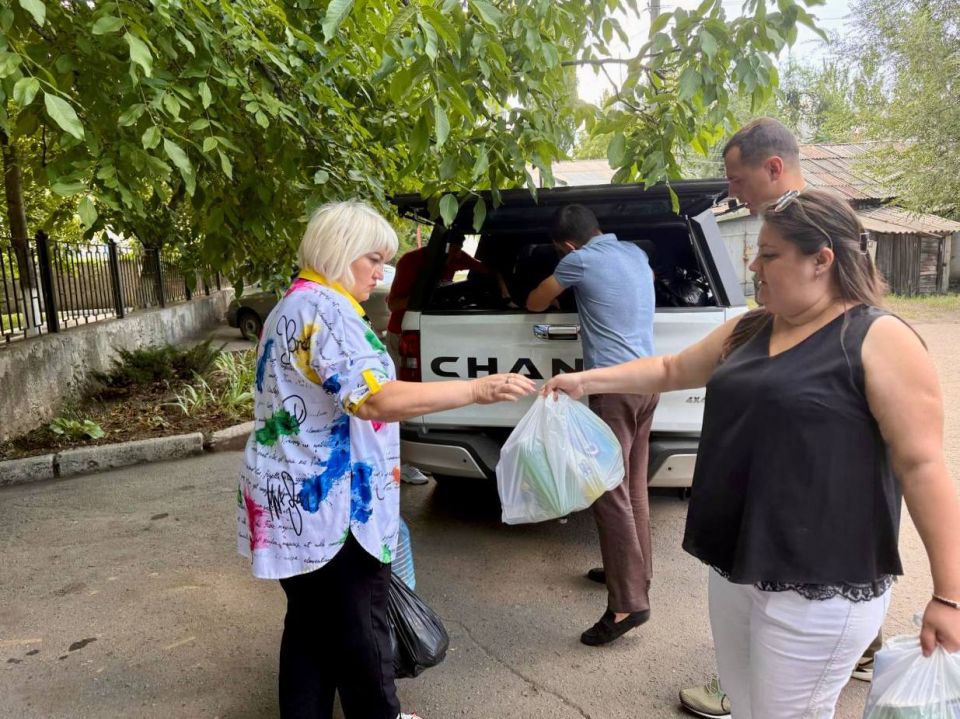 Депутаты Народного Совета ДНР доставили помощь в Никитовский район Горловки Депутаты Народного Совета ДНР доставили помощь в Никитовский район Горловки