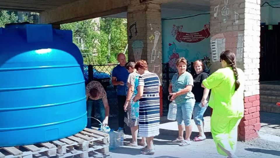 Депутаты городского совета продолжают борьбу за воду! Проверка точек подвоза ценного ресурса и общение с жителями