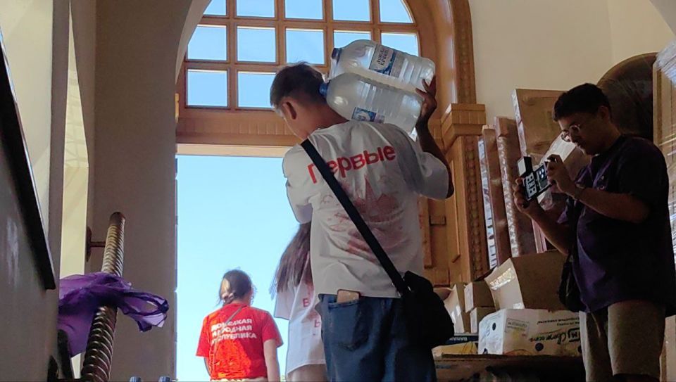 В Горловке организована адресная доставка воды для нуждающихся В Горловке организована адресная доставка воды для нуждающихся