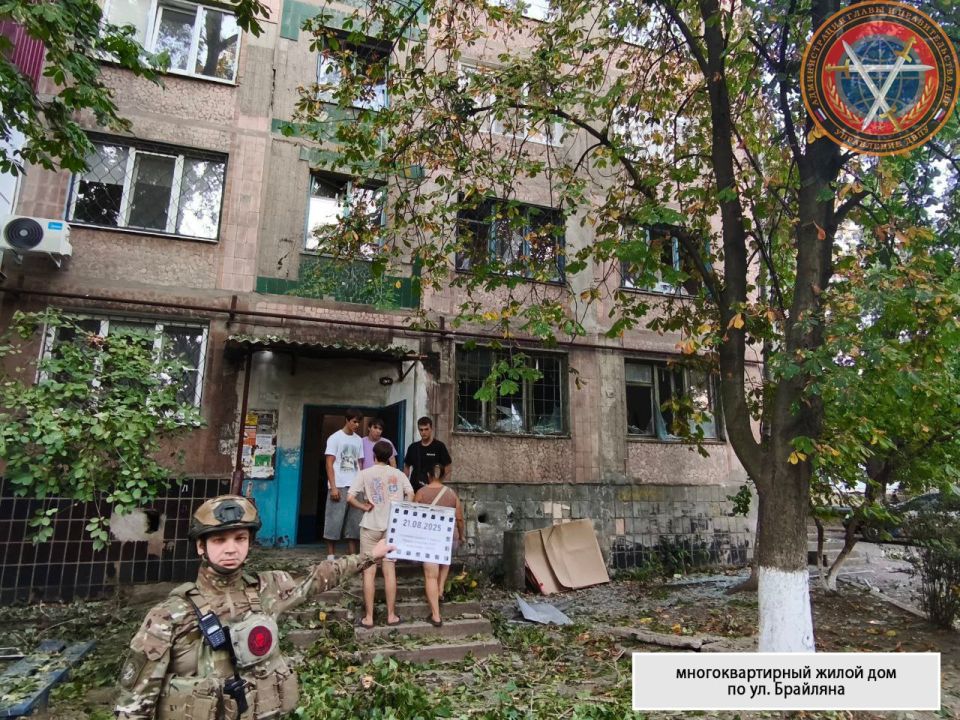 Два майора: ДНР, Глава:. Два человека погибли, 21 мирный житель Енакиево, в том числе подросток, пострадал сегодня в результате киевской агрессии Два майора: ДНР, Глава:. Два человека погибли, 21 мирный житель Енакиево, в том числе подросток, пострадал сегодня в результате киевской агрессии