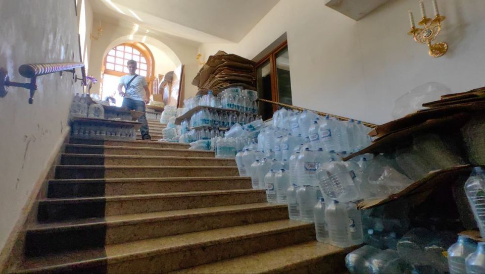 В Горловке организована адресная доставка воды для нуждающихся В Горловке организована адресная доставка воды для нуждающихся