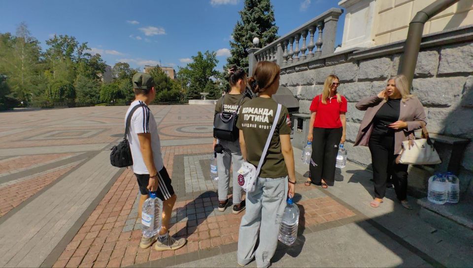 В Горловке организована адресная доставка воды для нуждающихся В Горловке организована адресная доставка воды для нуждающихся