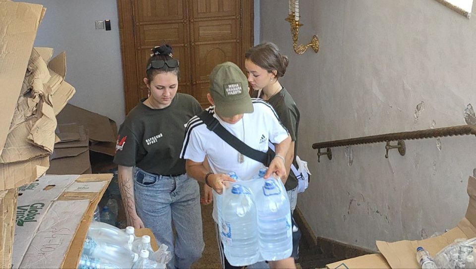 В Горловке организована адресная доставка воды для нуждающихся В Горловке организована адресная доставка воды для нуждающихся