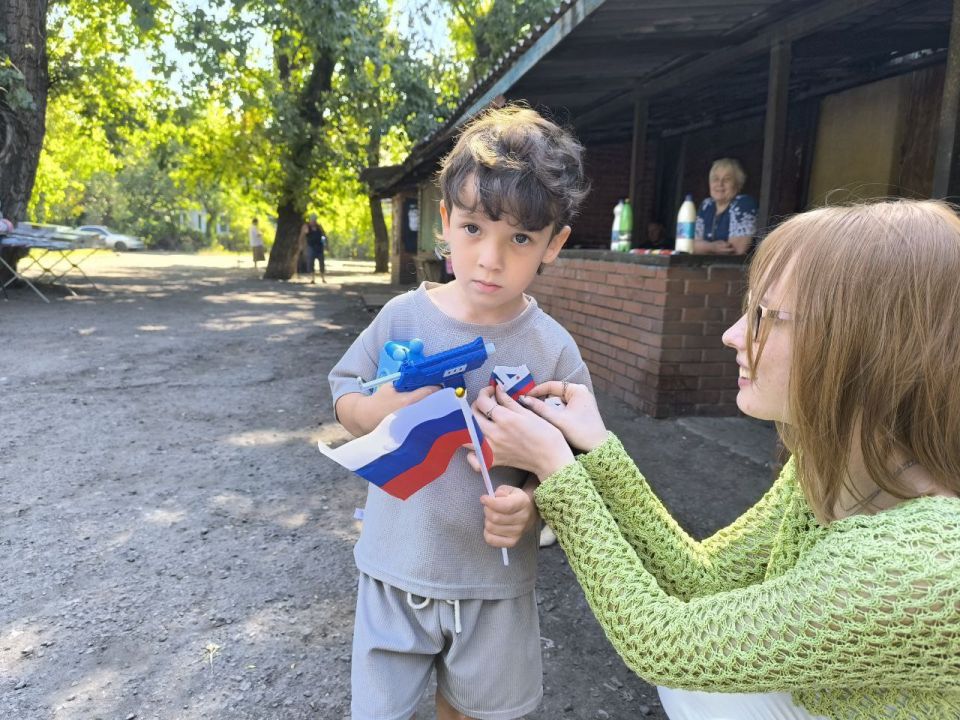 Иван Приходько: В Никитовском районе Горловки прошла патриотическая акция «Российский триколор» Иван Приходько: В Никитовском районе Горловки прошла патриотическая акция «Российский триколор»