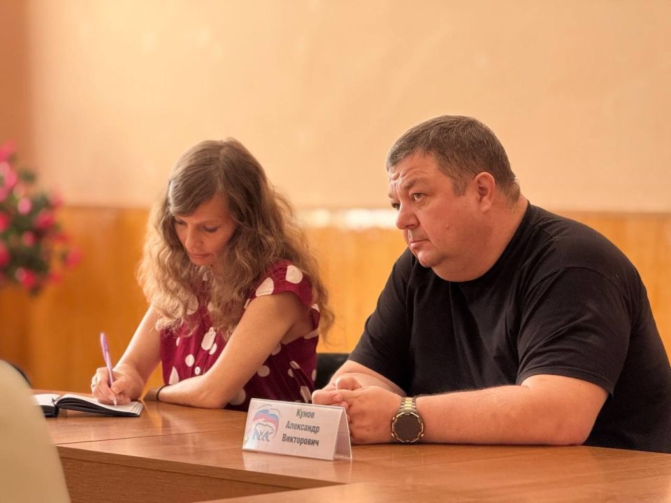 Роман Конев: ВСТРЕЧИ С НАСЕЛЕНИЕМ. 21 августа 2025 года депутаты Горловского городского совета от фракции «Единая Россия» - Наталия Ботвина, София Потапова, Максим Лебедев, Светлана Евсеенко, Александр Кунов, Олег Сладкевич... Роман Конев: ВСТРЕЧИ С НАСЕЛЕНИЕМ. 21 августа 2025 года депутаты Горловского городского совета от фракции «Единая Россия» - Наталия Ботвина, София Потапова, Максим Лебедев, Светлана Евсеенко, Александр Кунов, Олег Сладкевич...